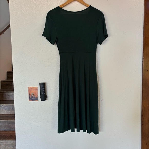 Elegant Dark Green Midi Dress - Picture 2 of 6